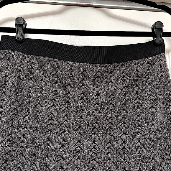 Ann Taylor Grey Crochet Pencil Skirt - Size 10 - Picture 9 of 9